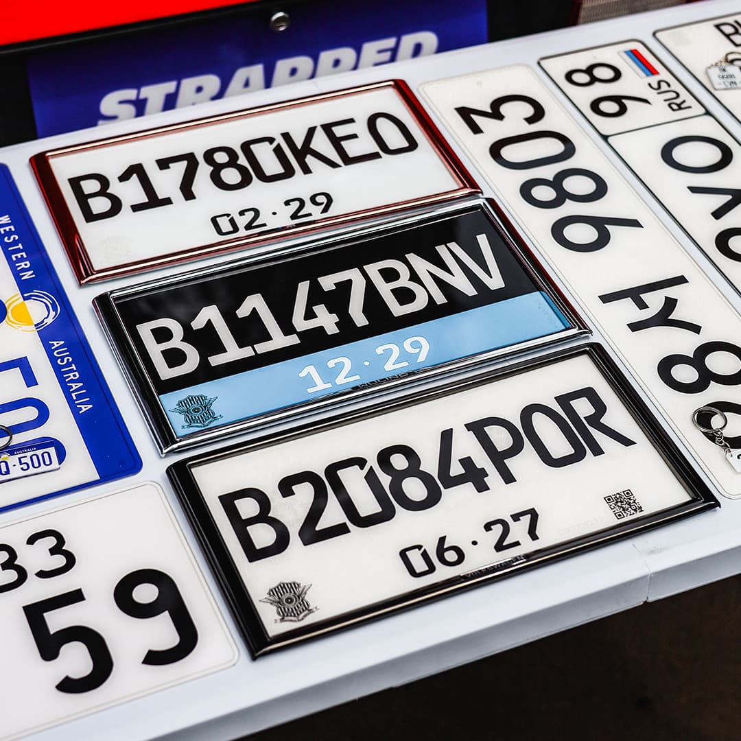 "FRAMED" Plate Frame